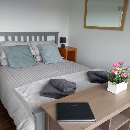 Cleeves Cabins Arran Luxury Lodge With Hot Tub Dalry  Zewnętrze zdjęcie