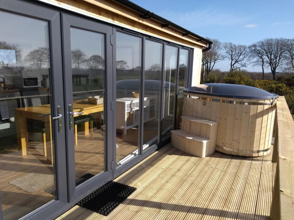Cleeves Cabins Arran Luxury Lodge With Hot Tub Dalry  Zewnętrze zdjęcie