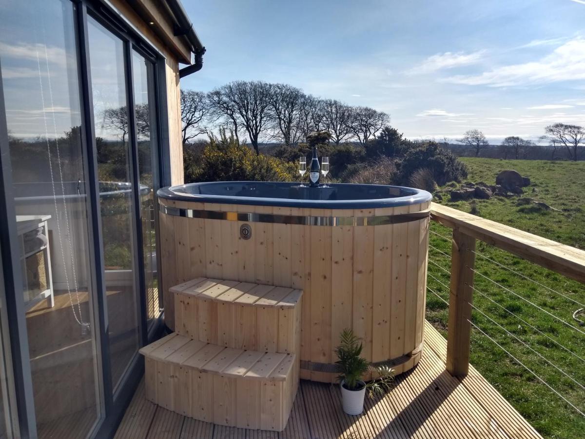 Cleeves Cabins Arran Luxury Lodge With Hot Tub Dalry  Zewnętrze zdjęcie