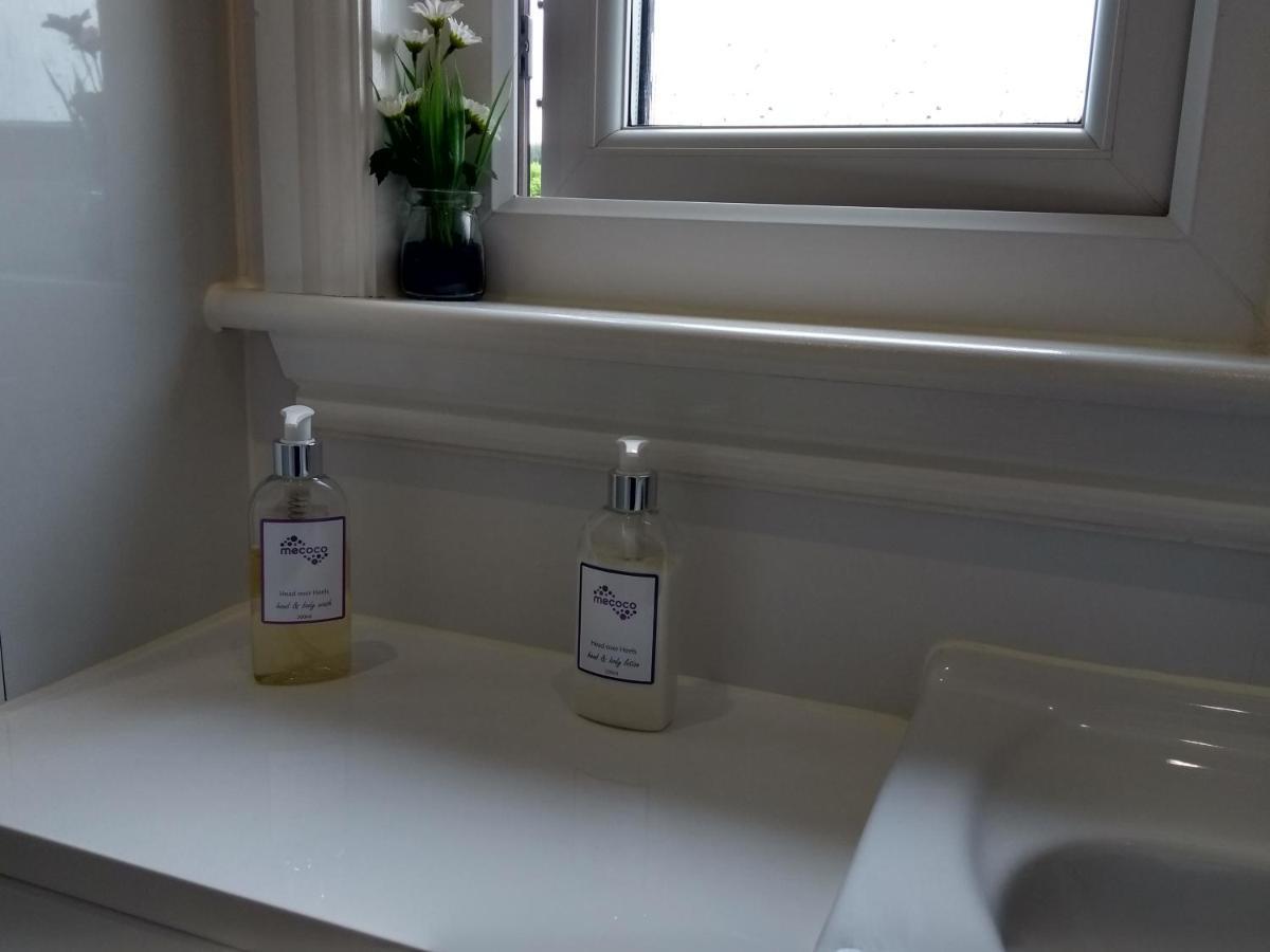 Cleeves Cabins Arran Luxury Lodge With Hot Tub Dalry  Zewnętrze zdjęcie