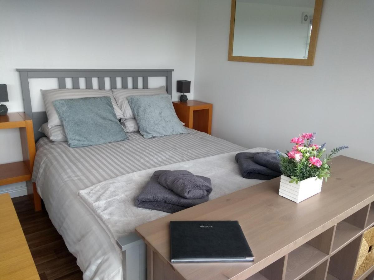 Cleeves Cabins Arran Luxury Lodge With Hot Tub Dalry  Zewnętrze zdjęcie